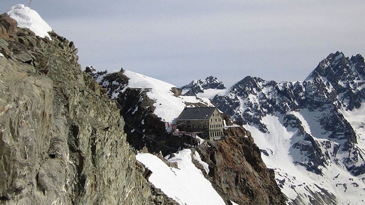 Cabane des Vignettes: snowy, rocky peaks