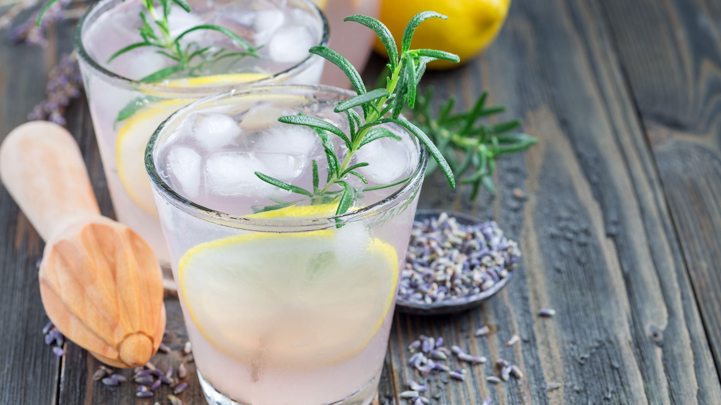 These non-alcoholic drinks make it easier for an athlete to go alcohol-free.