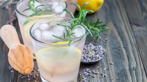 These non-alcoholic drinks make it easier for an athlete to go alcohol-free.