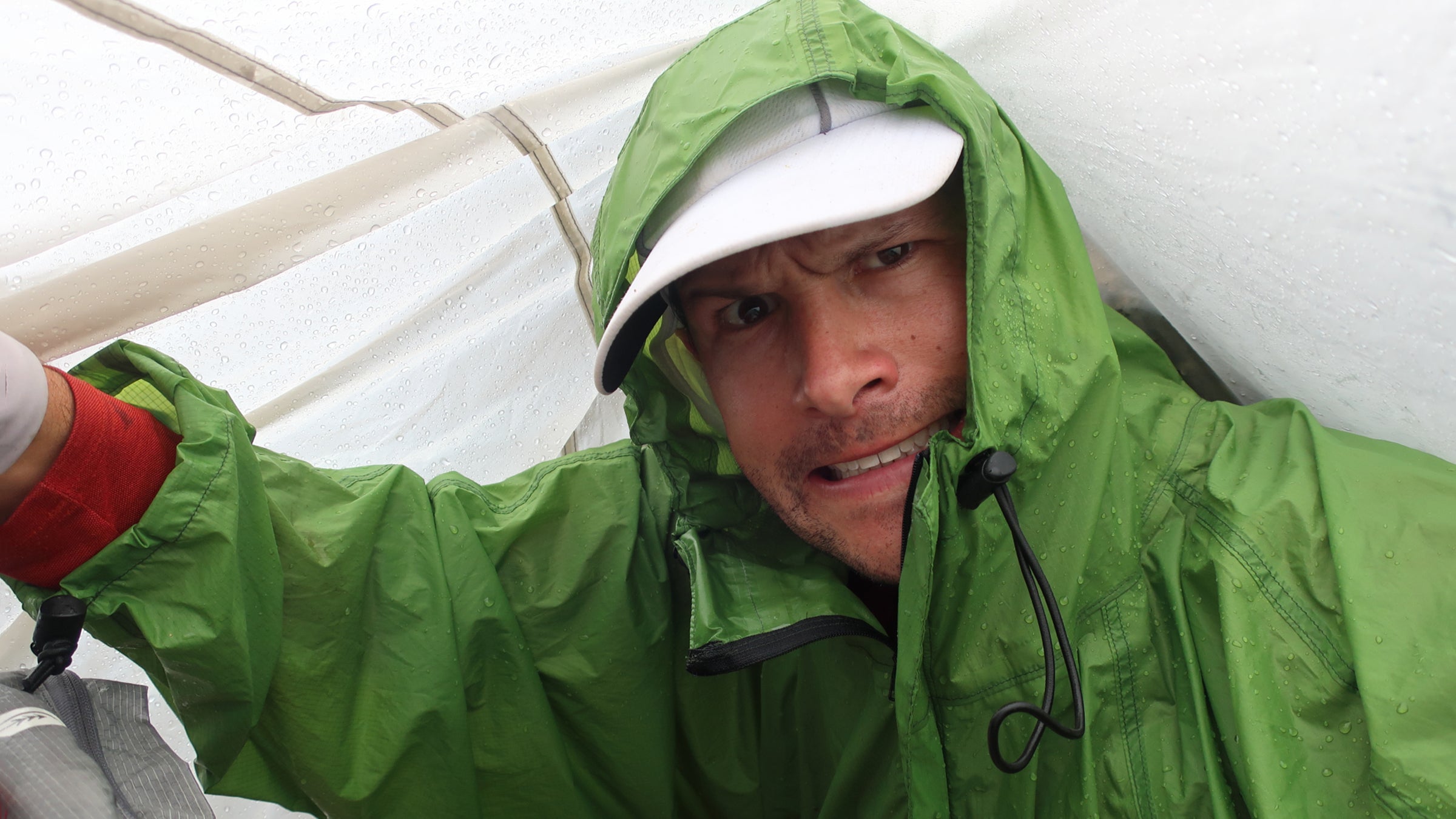 Review The Packa Hybrid Jacket Poncho