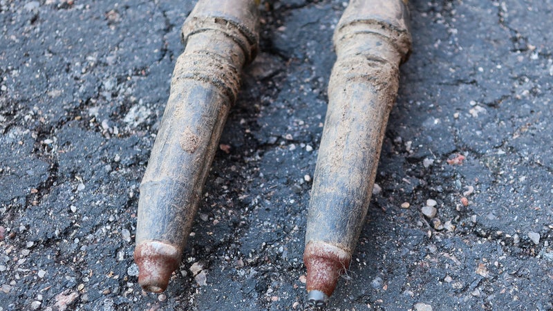 This wear (from preproduction poles) is only from two weeks' worth of use, though Ultimate Direction reports that the issue has since been resolved.