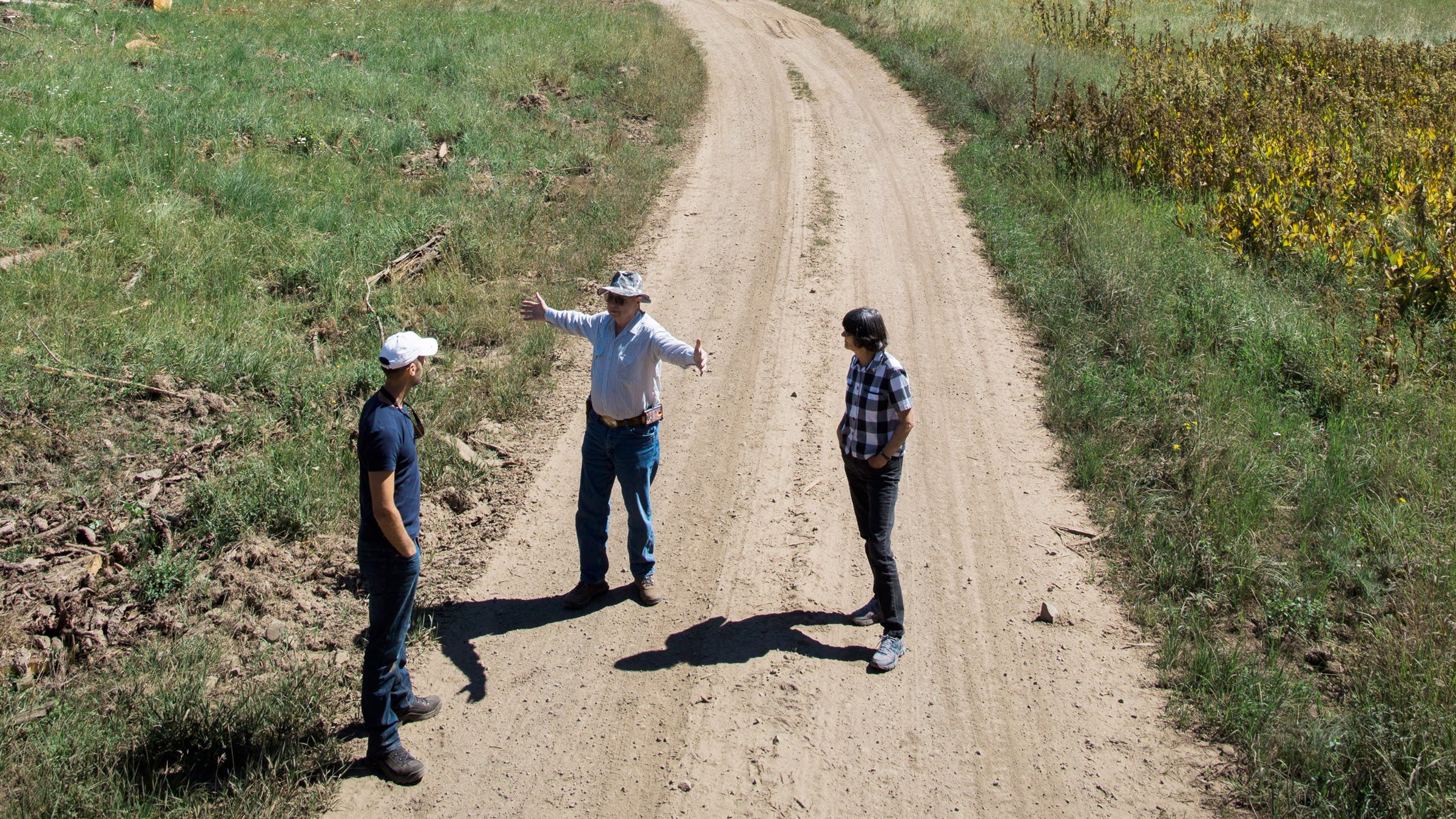 Sheehy with searcher Everett Roberts (center) and his mother, Marcie.