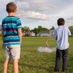 We'd be lying if we said we didn't want to try these children's science experiments ourselves.