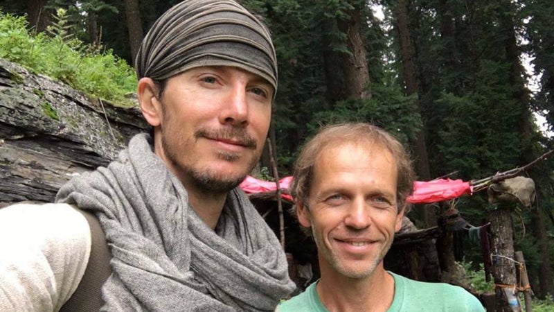 Justin Alexander (left) and Andrey Gapon in the Parvati Valley, just prior to the American traveler departing for Mantalai Lake.