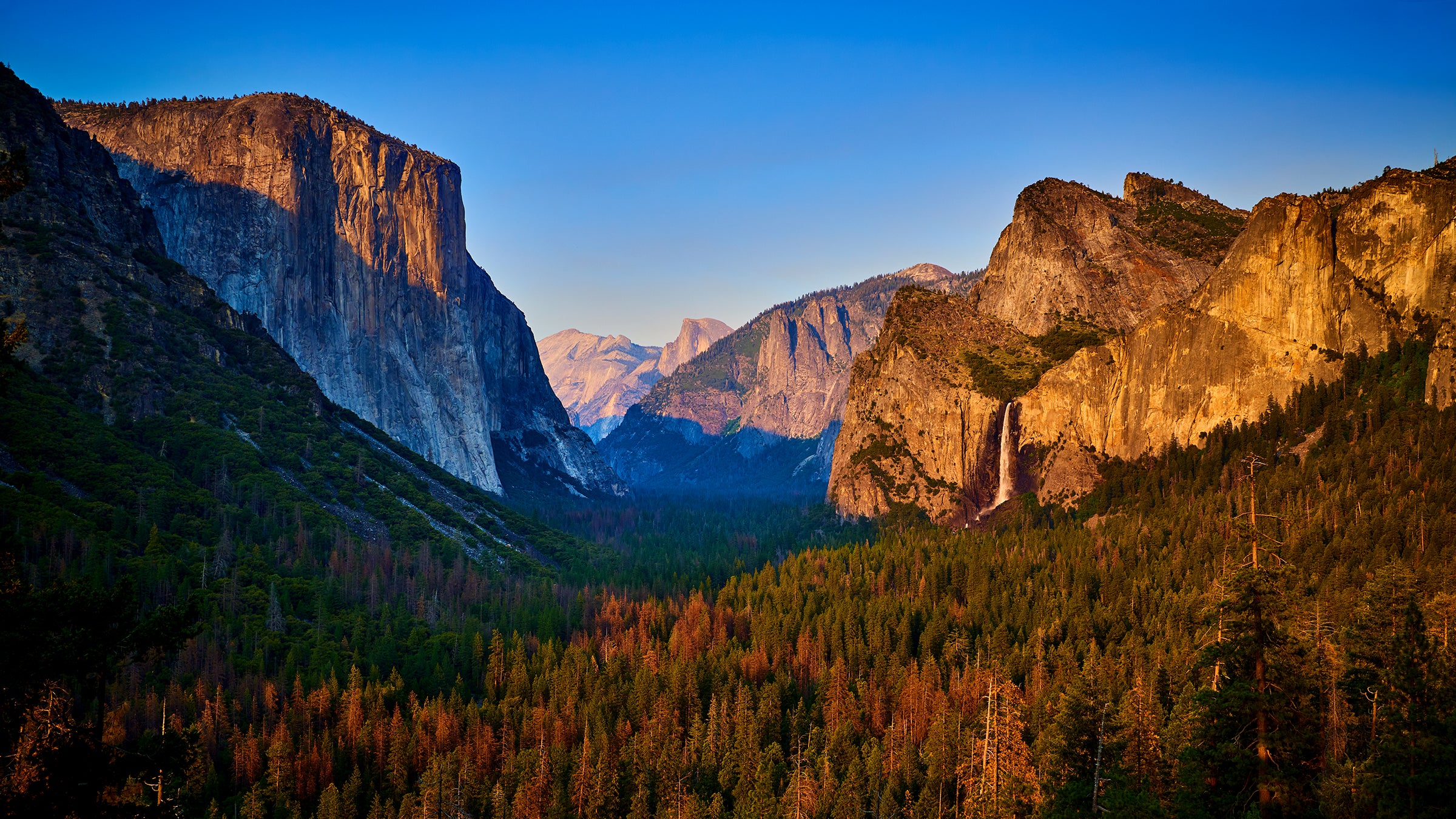 Yosemite valley at sunset