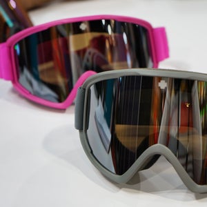 At just $50, the Crusher Elite is in line with some of the cheapest goggles on the market but it doesn’t sacrifice quality (like many others in its class) and has triple-layer foam and polarized lenses.