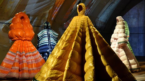 Do these ensembles come with a stuff sack? How many grams are they?