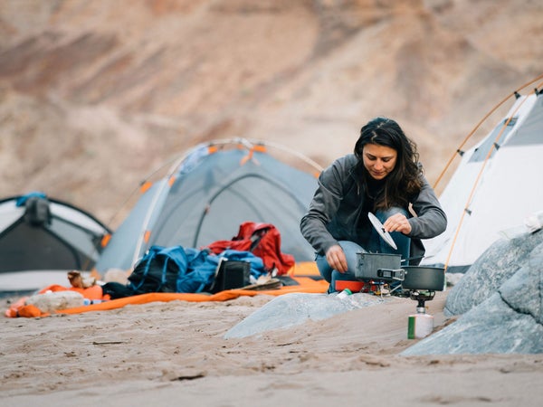 Getting sufficient calories when backpacking can be a challenge. Here are some hacks to eat enough calories efficiently and deliciously.