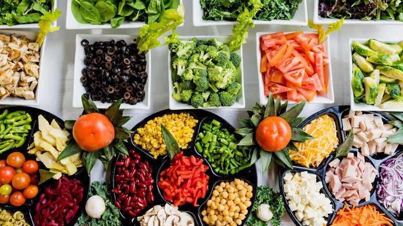 It is possible to eat healthfully when flying. Here's how.