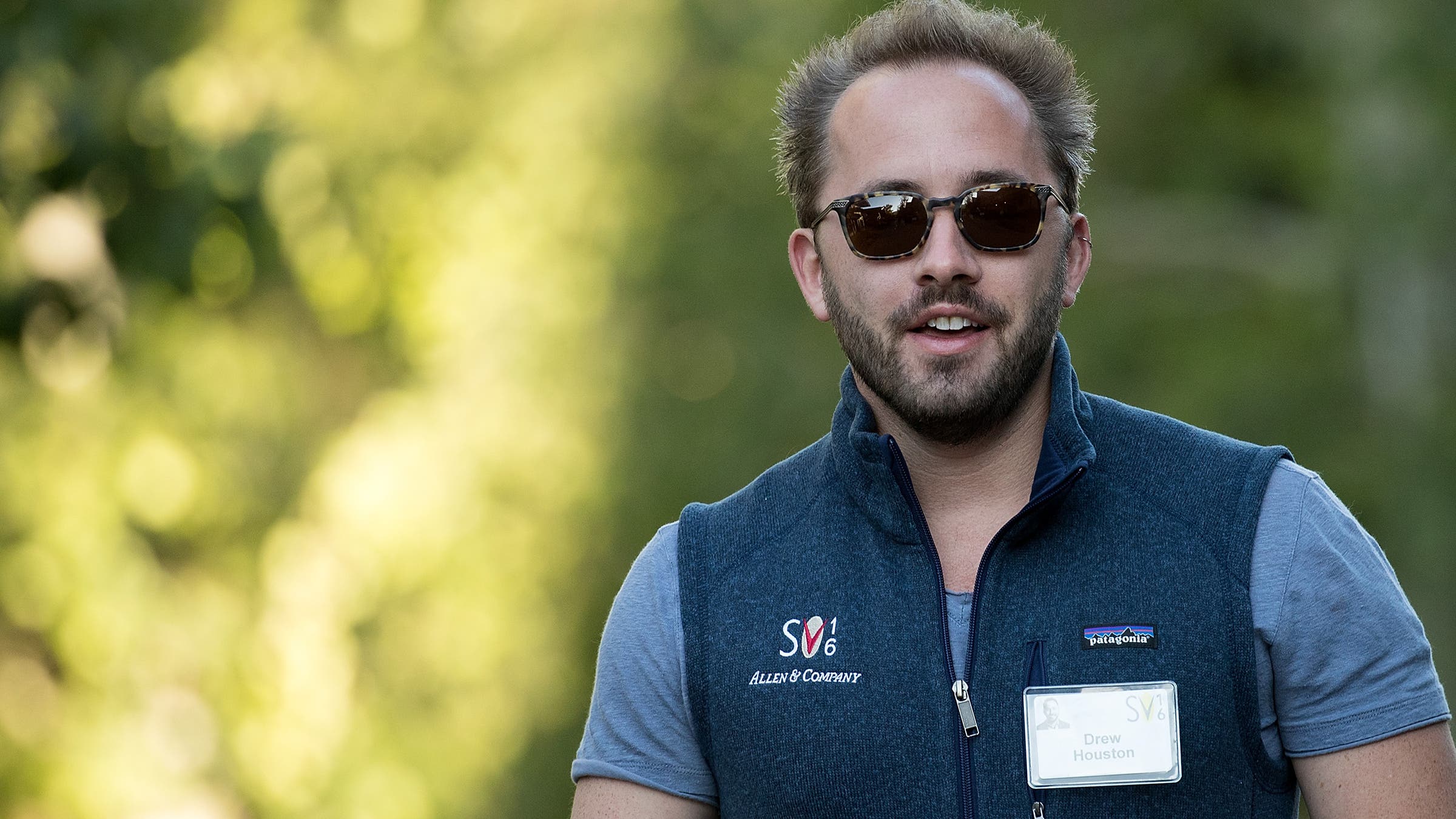 patagonia vest over dress shirt Patagonia vests endure in San Francisco tech circles, despite ridicule : r/malefashionadvice