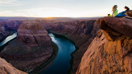 Tourists at Horseshoe Bend.