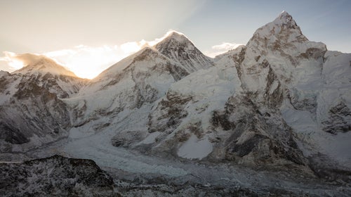 The death toll on Everest rises to ten
