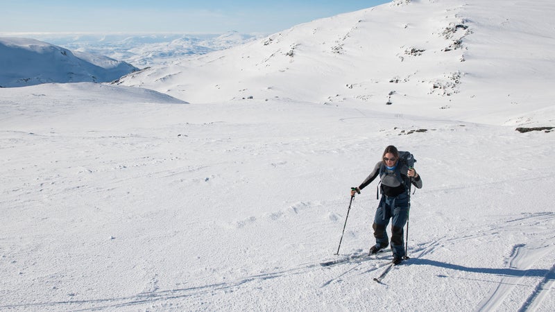 The author testing Fjällräven's Bergtagen base layers in the Swedish Arctic.