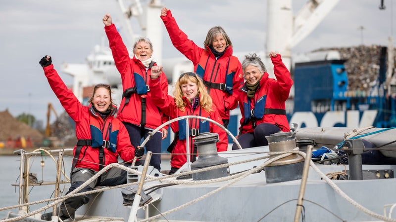 Tracy Edwards (second from the left) and the crew of Maiden