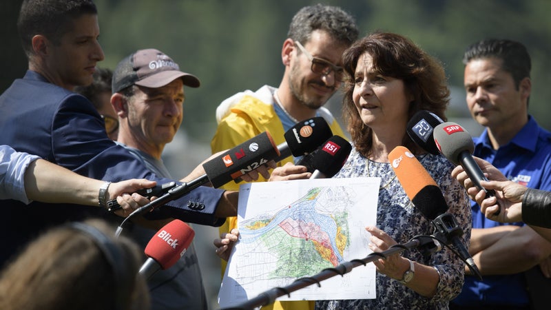 Anna Giacometti talking to the press after the landslide in 2017.