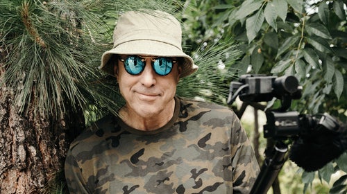 Kevin Nealon hikes with celebrities.