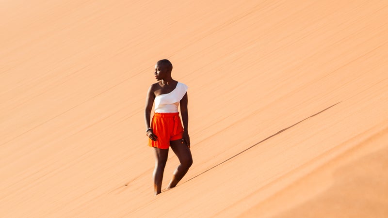 Nabongo climbing Namibia鈥檚 sand dunes