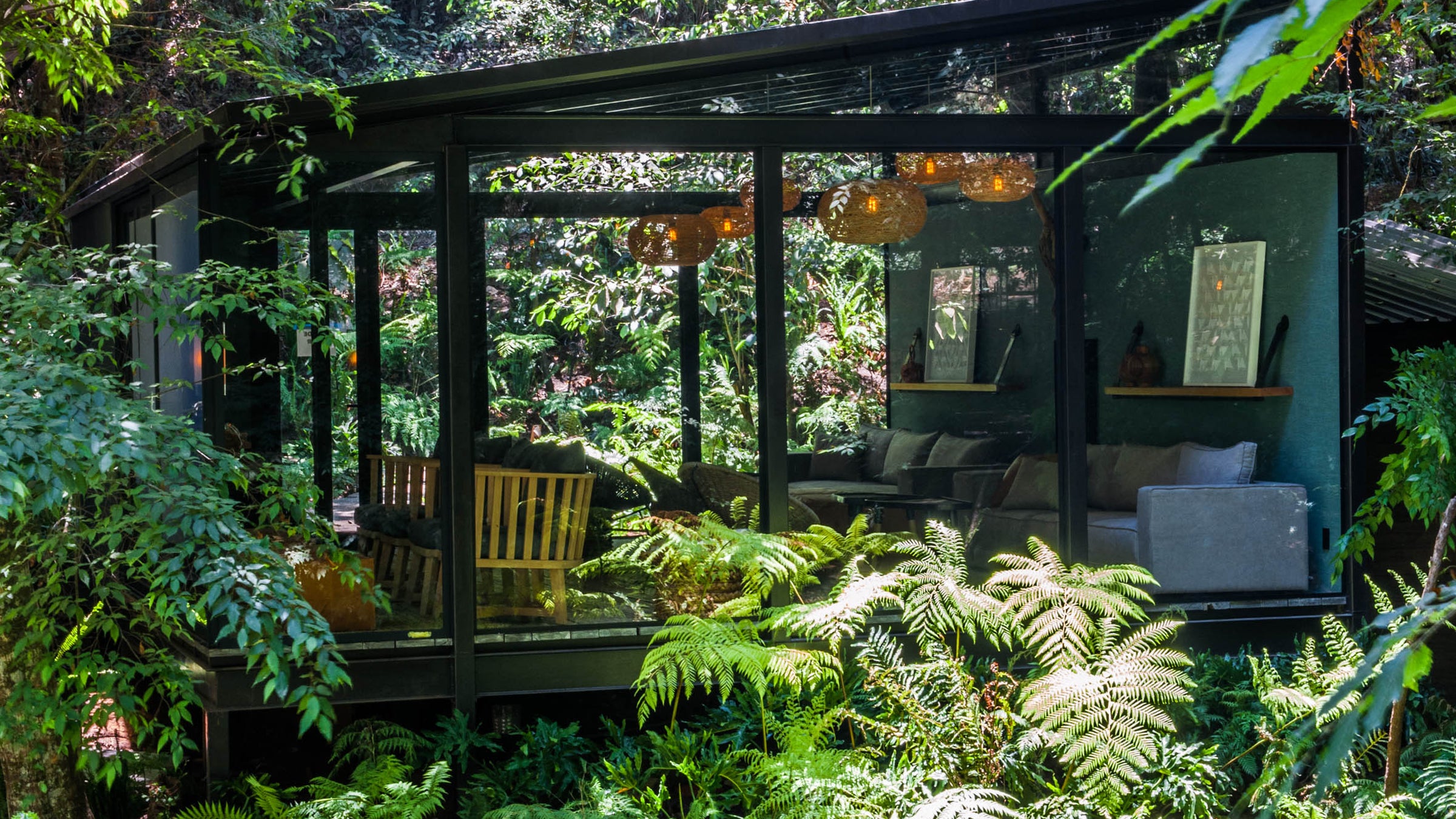 This hotel blends into the surrounding forest with its
clean, sparse lines and glass-enclosed rooms, and has eight new suites with floor-to-ceiling views of the foothills.