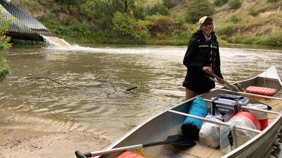 Mel packing the canoe