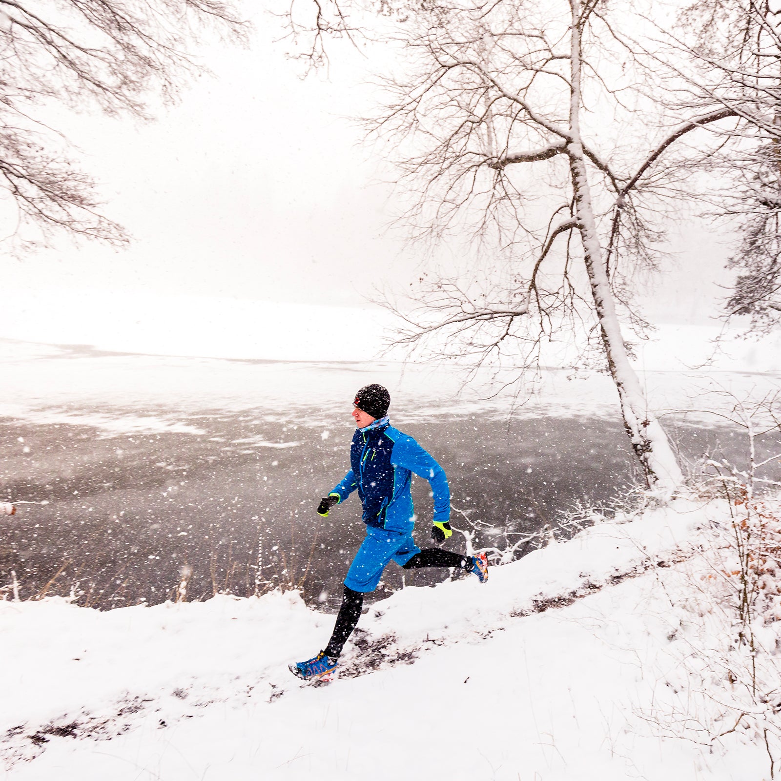 Best Winter Running Gear 2023 - Top 7 Winter Running Gear To Survive The  Cold And Rain 