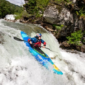 Newman practicing on the Myrkdalselvi River before the European Championship