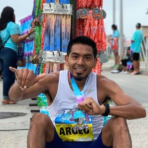 The 27-year-old, who works as an assistant coach at Florida Gulf Coast University in Fort Myers, ran a PR of 2:18:39 in his third marathon.