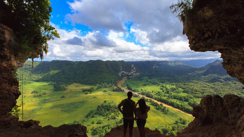 Men On A Cliff Stock Photo - Download Image Now - Cliff, Falling, At The  Edge Of - iStock