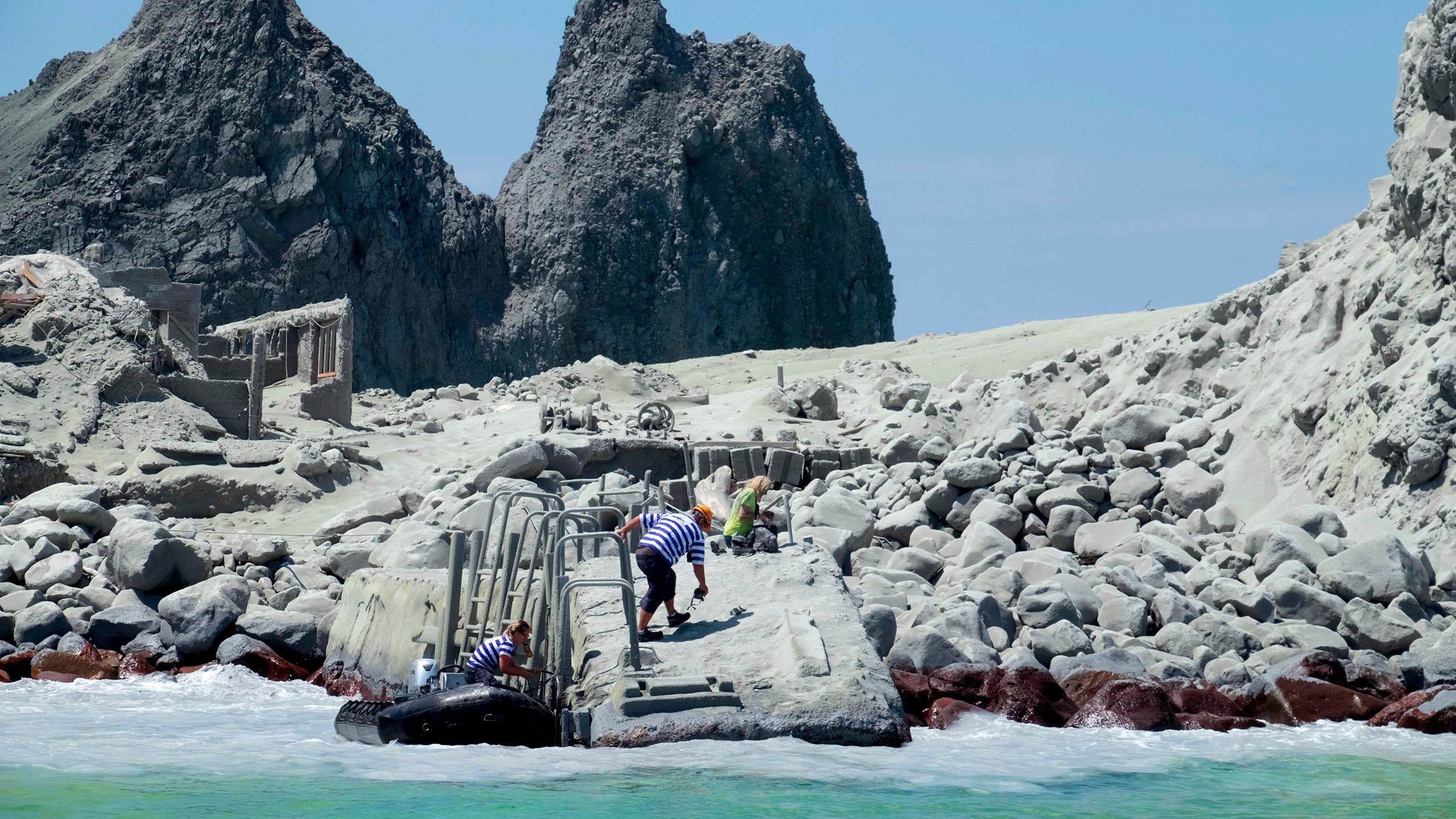 Paul Kingi (center) and other rescuers land on White Island after the eruption.