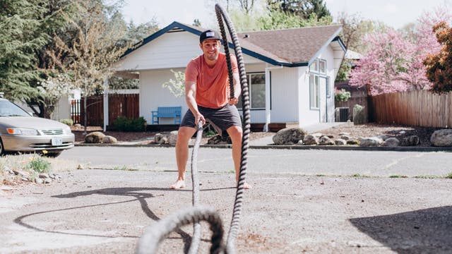 Everlast Battle Ropes Are the Perfect Workout for Stressful Times
