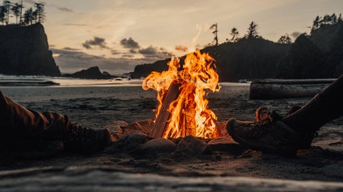 The best partsofbeach campingarethe sounds of crashing waves lulling you to sleep and morning strolls along the shorelineat low tide.