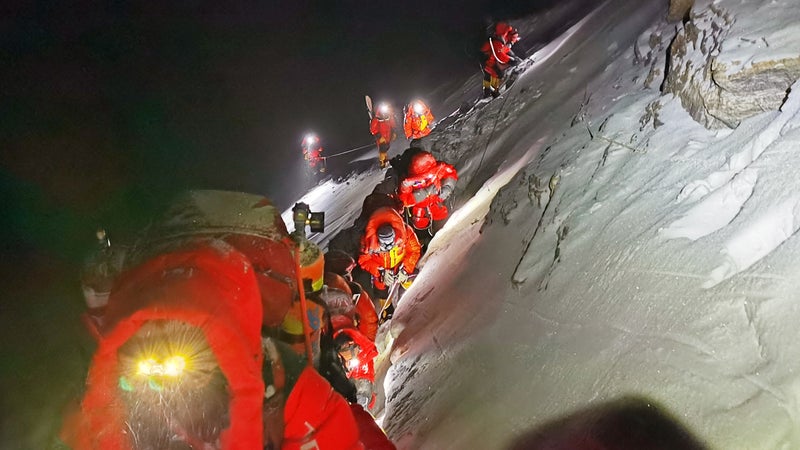 CHINA-MOUNT QOMOLANGMA-SURVEYING TEAM-HEADING FOR SUMMIT (CN)