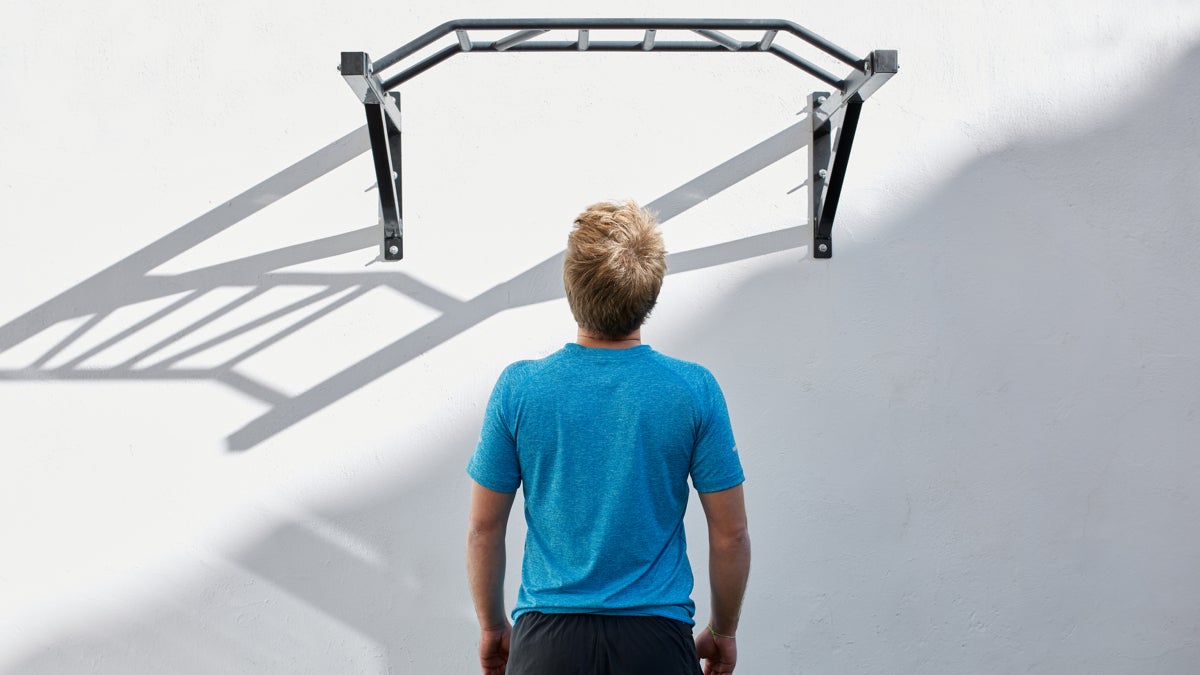 How to Use a Pull-Up Bar for a Full-Body Workout