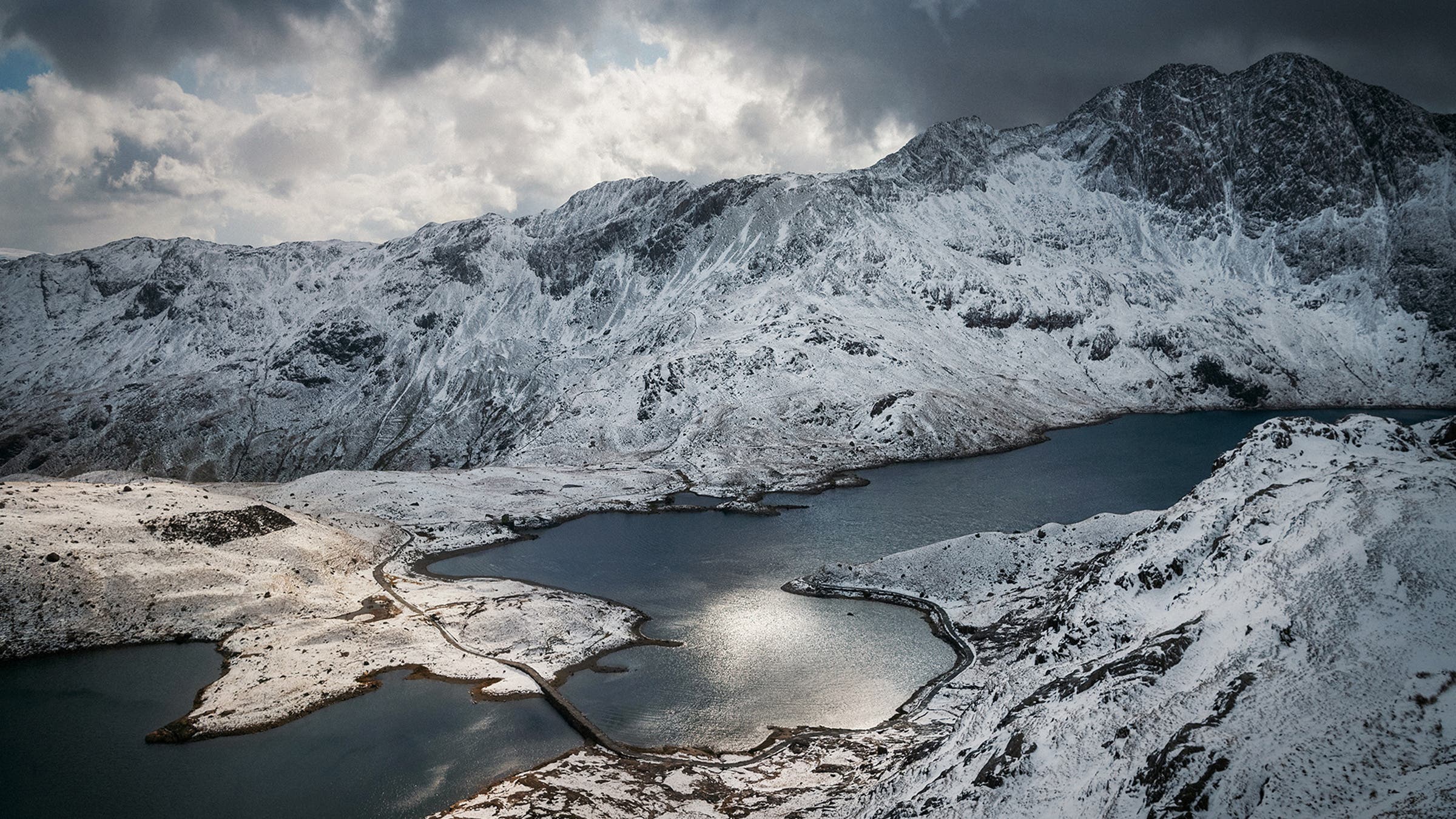 Winter snows over Llyn Llydaw