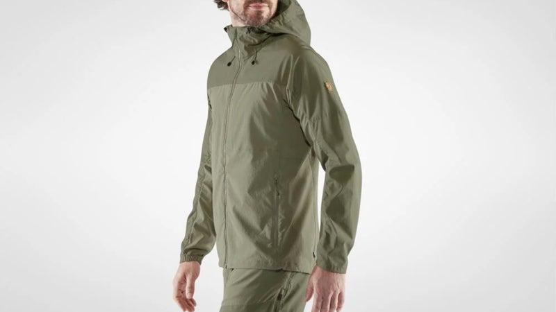 Fjällräven calls this color Savanna–light olive, but it’s actually khaki, as shown in real life in the top photo.