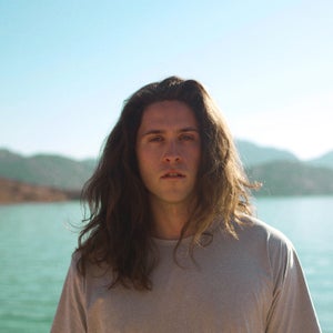 As a producer, musician, songwriter, and vocalist, Jackson Stell is crafting works that are inspired by remarkable outdoor landscapes and capture the ecstatic feelings we have when we venture into the natural world.