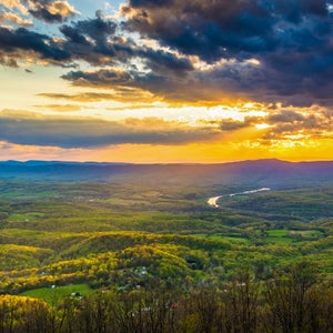 Given its proximity to major cities like Washington D.C. and Baltimore, an hour and a half to two hours east, Shenandoah sees its fair share of crowds during high seasons.