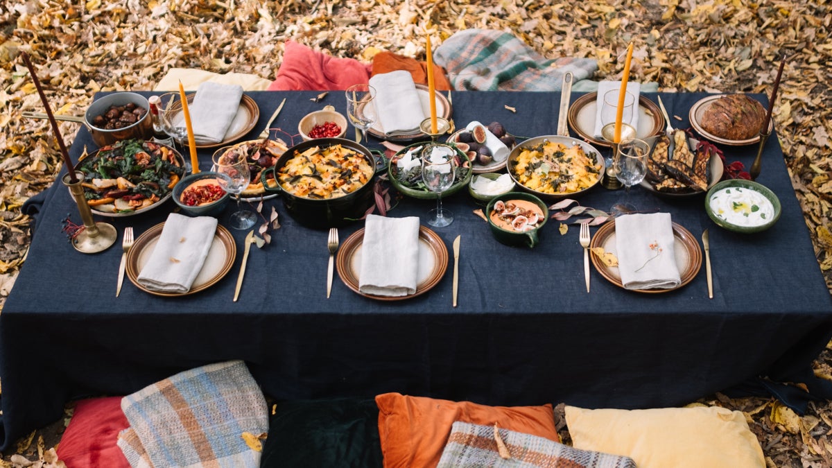 Your Guide to Throwing an Outdoor Thanksgiving