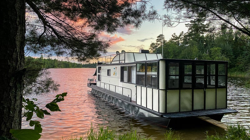 Exploring Voyageurs by houseboat