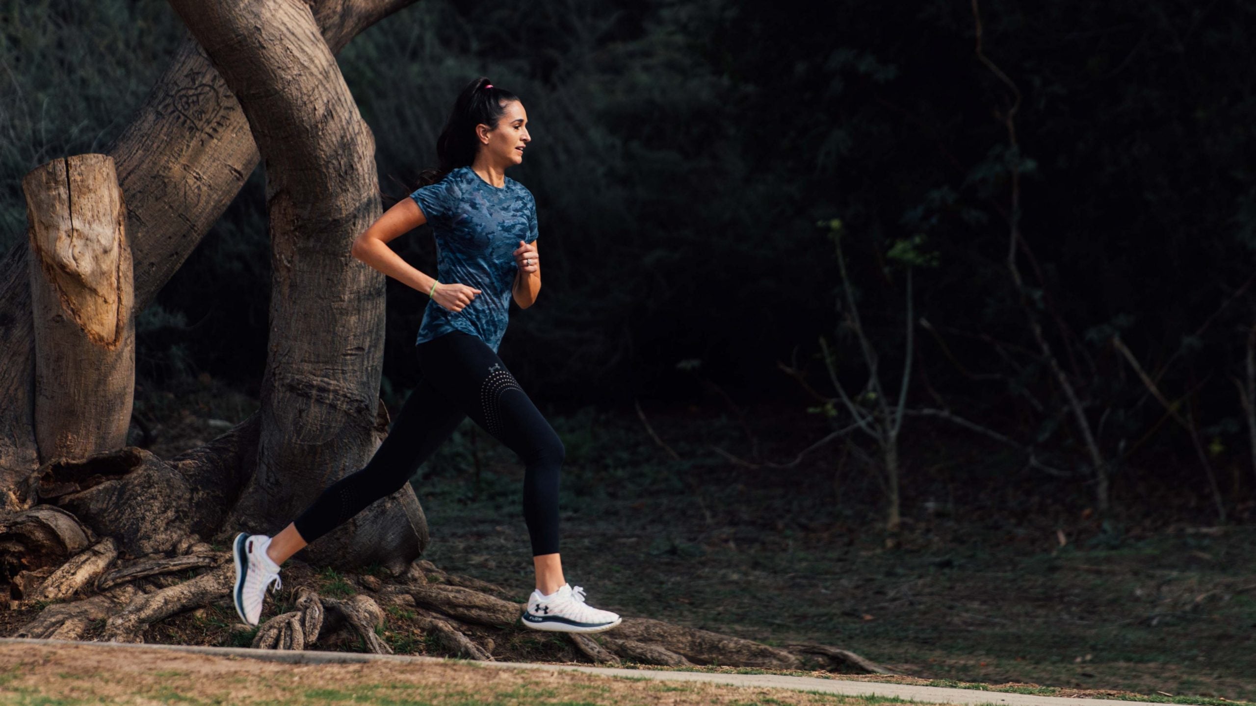 Above, @trackclubbabe wears Under Armour's UA W Flow Velociti Wind (running shoes), UA Breeze SS (top), and SpeedPocket Ankle Tight (tights).