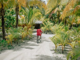 A ride through Tetiaroa village