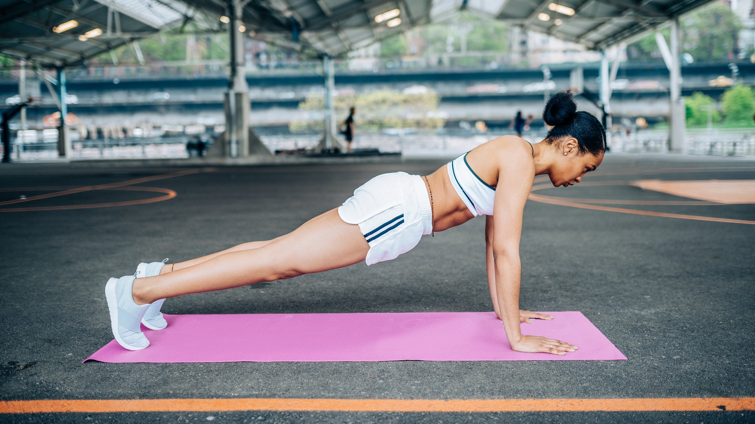 Side Plank Hip Lifts To Activate Your Obliques And Boost Your Core