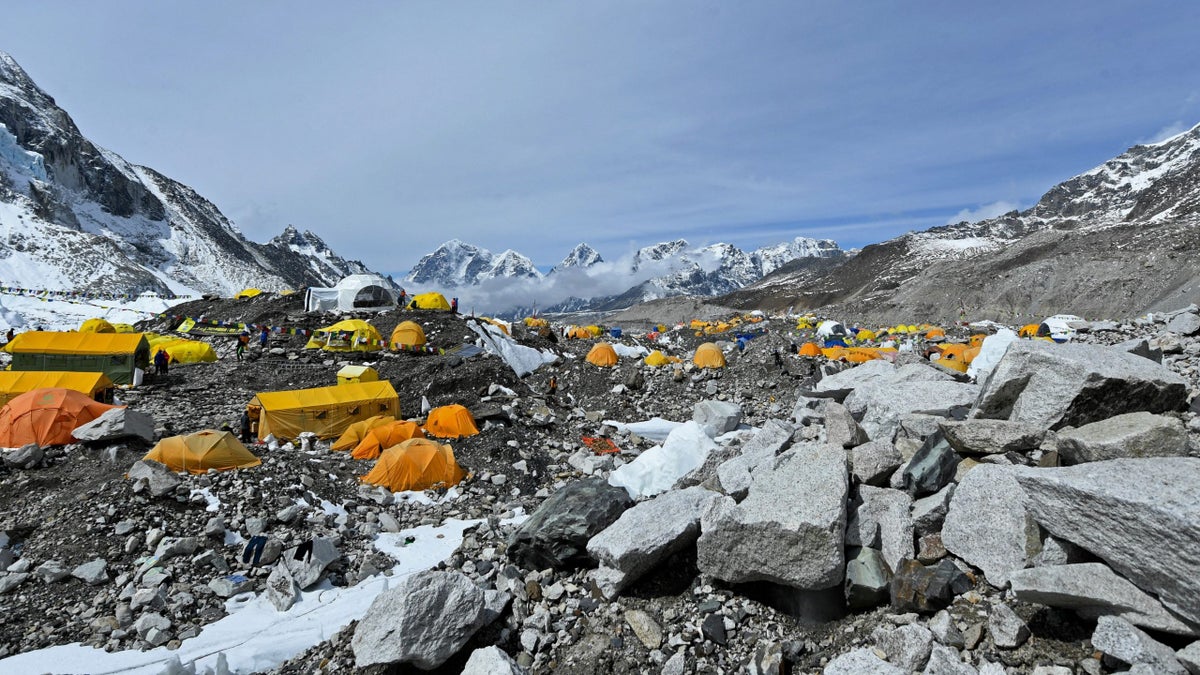 A COVID Outbreak Is Plaguing Climbers on Everest