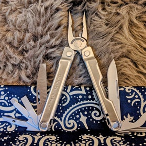 The Leatherman Bond contains: Needlenose pliers, regular pliers, hard-wire cutters, wire cutters, wire stripper, a 420HC blade, an awl, a ruler (4 in; 10cm), can opener, bottle opener, wood/metal file, Phillips screwdriver, medium screwdriver, small screwdriver.