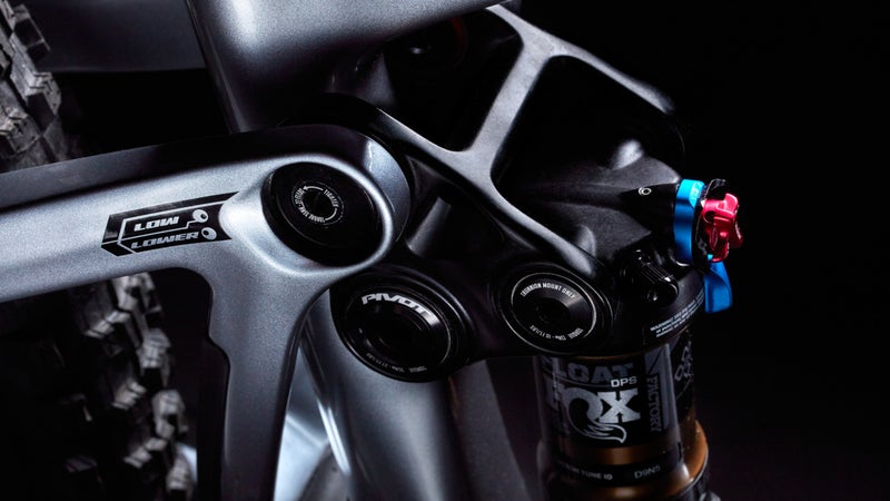 A flip chip enables the rider to switch the bike between “Low” and “Lower” configurations.