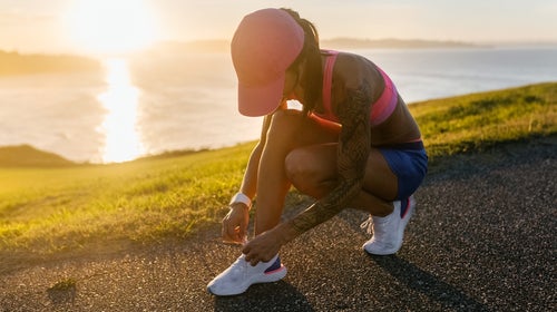Runner ties shoe in the heat