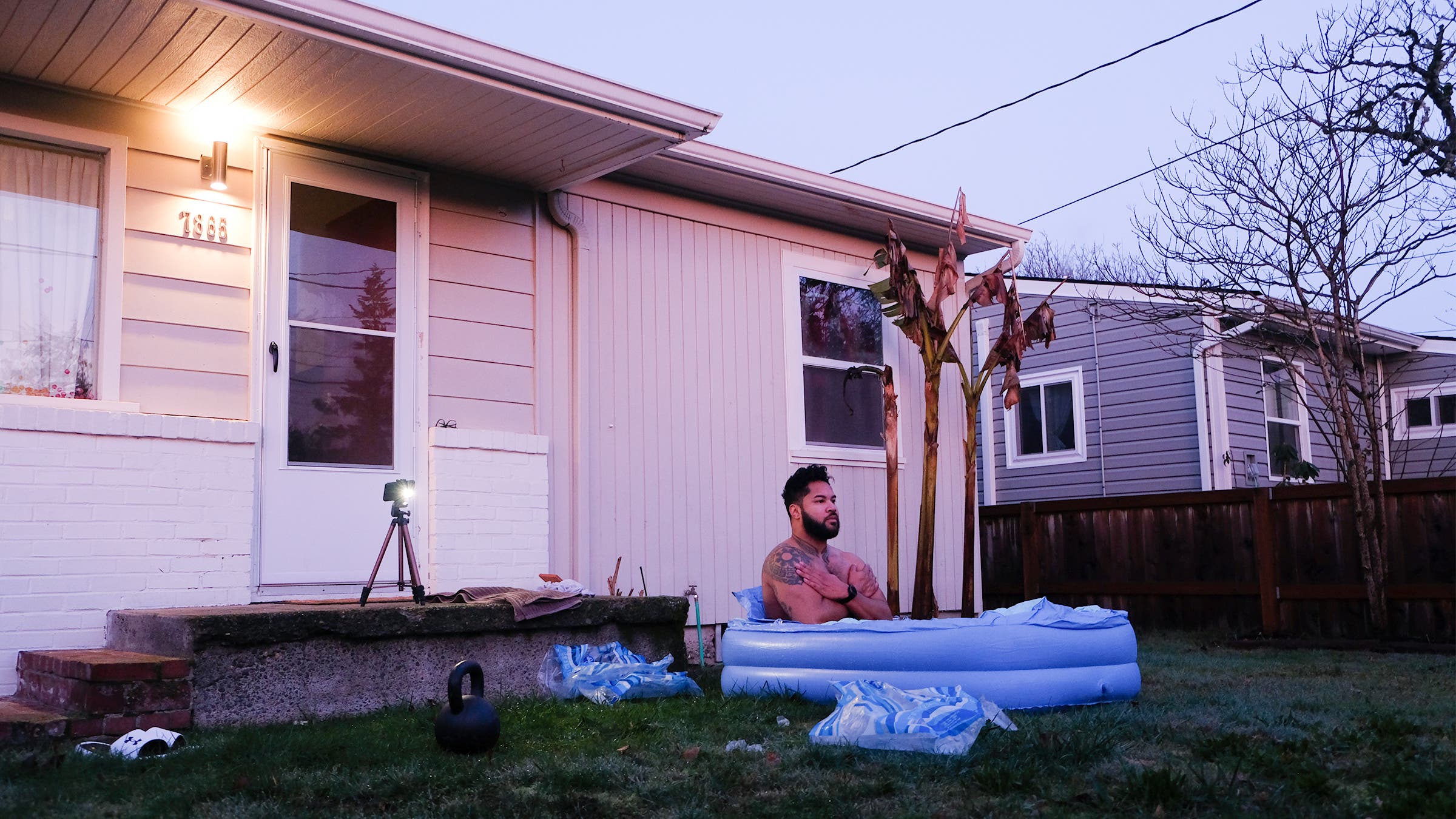 A training session for his “longest full-body submersion in ice,” in Portland, Oregon