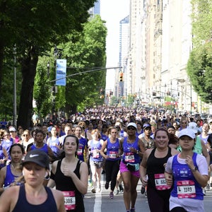 Runners start the 2019 New York Mini 10K.