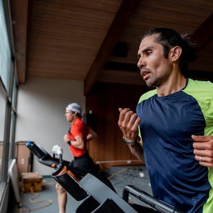 Mario Mendoza running on treadmill