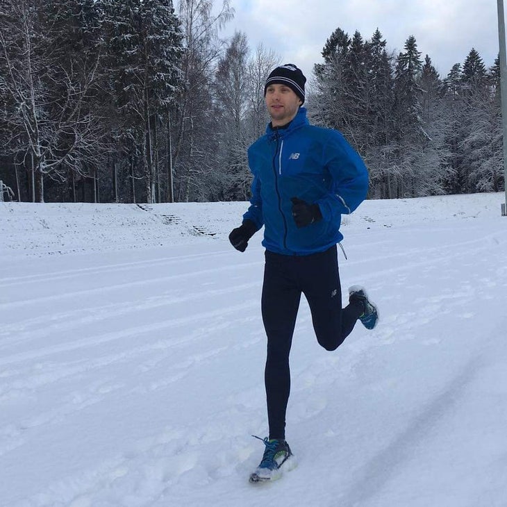 Antii-Pekka Niinistö trains in snow in Paavo Nurmi’s hometown of Turku, Finland
