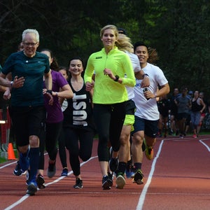 Chris Bennett coaching run group